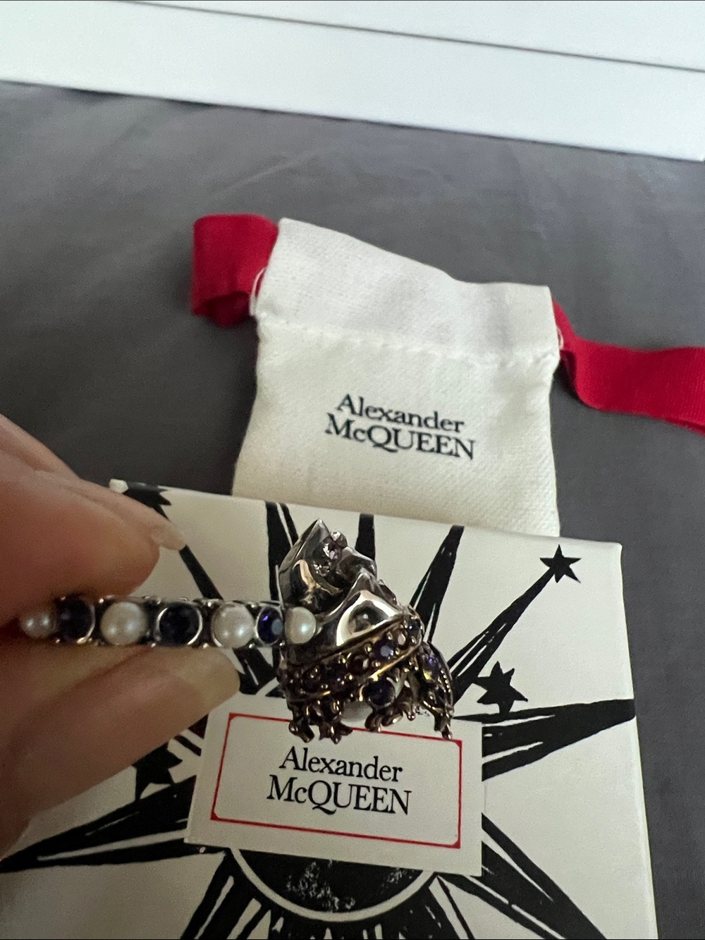 Alexander McQueen king Silver Skull Crown Ring with Dark Stone - Picture 4 of 8